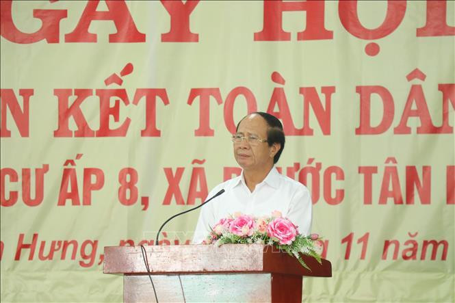 Вице-премьер Ле Ван Тхань принимает участие в праздновании Дня великого национального единства в провинции Лонган. Фото: ВИА Вице-премьер Ле Ван Тхань принимает участие в праздновании Дня великого национального единства в провинции Лонган. Фото: ВИА