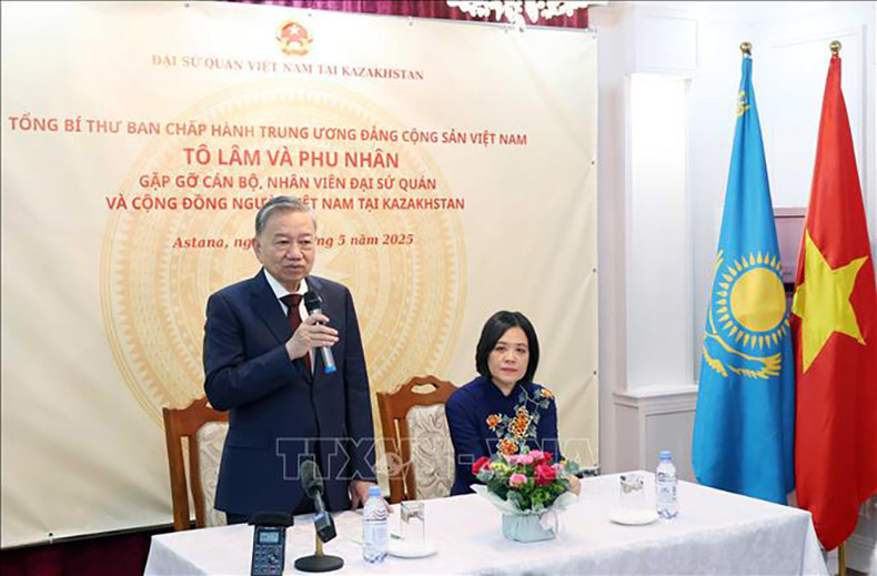 Генеральный секретарь ЦК КПВ То Лам выступает на встрече. Фото: ВИА Генеральный секретарь ЦК КПВ То Лам выступает на встрече. Фото: ВИА