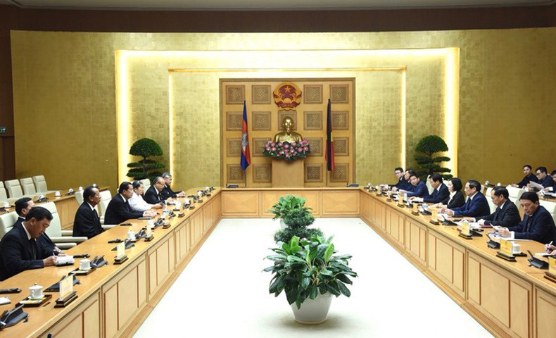 Общий вид встречи между Премьер-министром Фам Минь Тьинем и Председателем НПК, Председателем Сената Камбоджи Хун Сеном. Общий вид встречи между Премьер-министром Фам Минь Тьинем и Председателем НПК, Председателем Сената Камбоджи Хун Сеном.