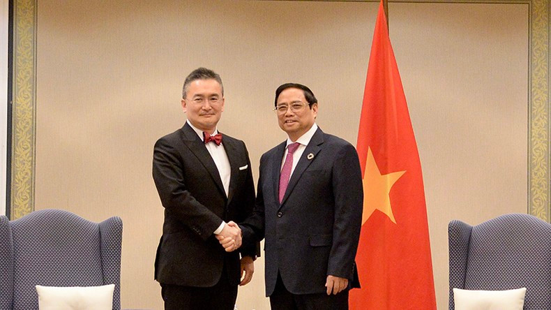 Премьер-министр Фам Минь Тьинь и Председатель компании Mitsui Хиротака Хамамото. Премьер-министр Фам Минь Тьинь и Председатель компании Mitsui Хиротака Хамамото.