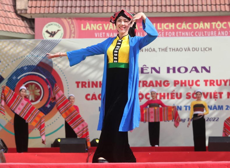 Костюм народности Тхай (Хоабинь). Костюм народности Тхай (Хоабинь).