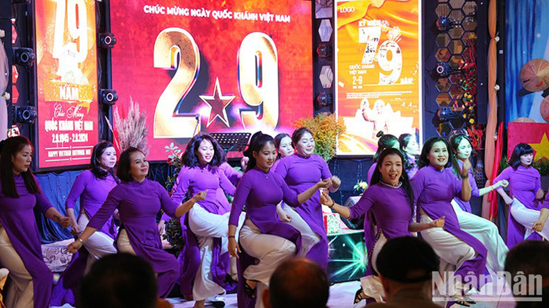 Захватывающий танец на конкурсе. Фото: Суан Хынг