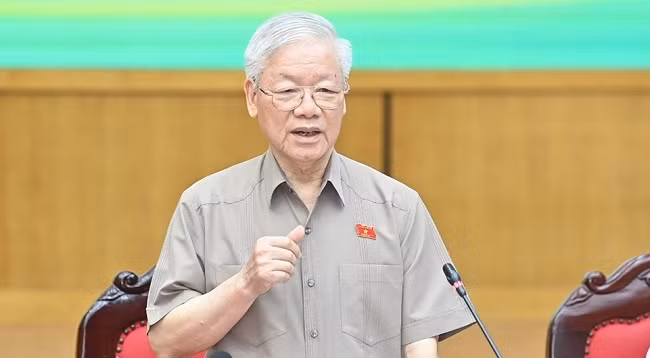 Генеральный секретарь ЦК КПВ Нгуен Фу Чонг выступает с речью. Фото: Данг Кхоа 