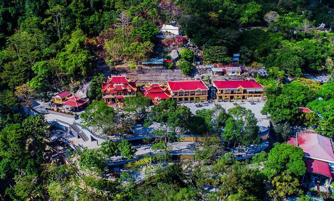 Комплекс священных древних пагод на горе Баден. Фото: thanhnien.vn