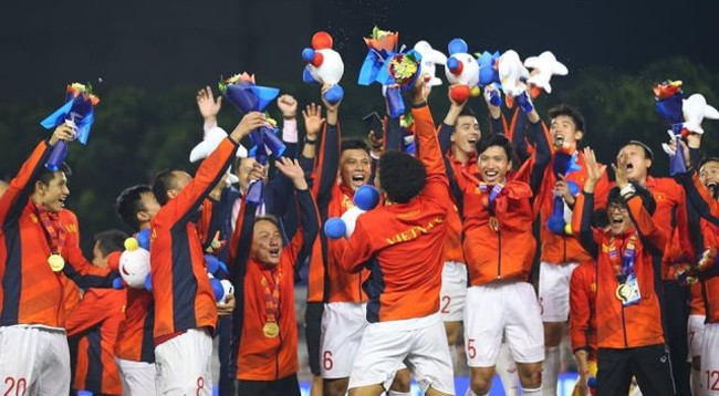 Вьетнамская команда под руководством тренера Пак Хан Со завоевала титул чемпиона SEA Games с непобедимым рекордом. Фото: Минь Фу