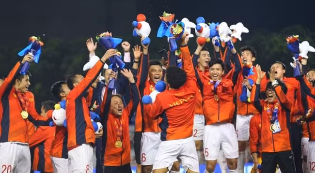 Вьетнамская команда под руководством тренера Пак Хан Со завоевала титул чемпиона SEA Games с непобедимым рекордом. Фото: Минь Фу
