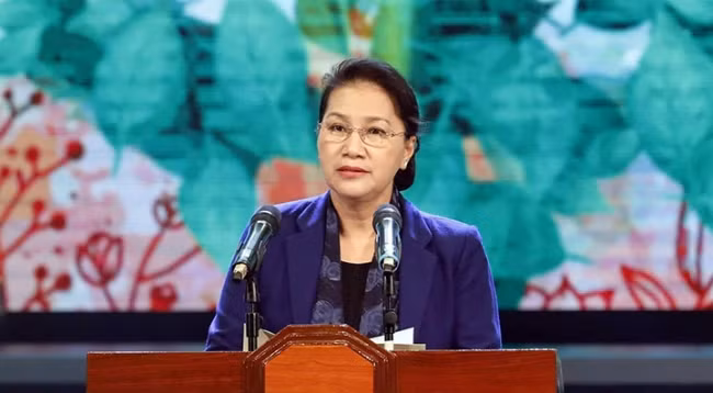 Председатель НС Вьетнама выступает на программе. Фото: Куанг Винь