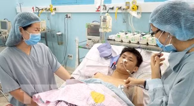 Впервые во Вьетнаме ребенок получает пожертвование от донора с мертвым мозгом. Фото: VNA
