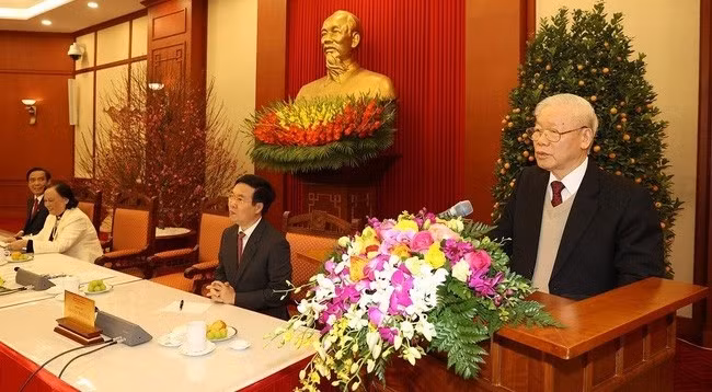 Генеральный секретарь ЦК КПВ Нгуен Фу Чонг выступает на встрече. Фото: VNA