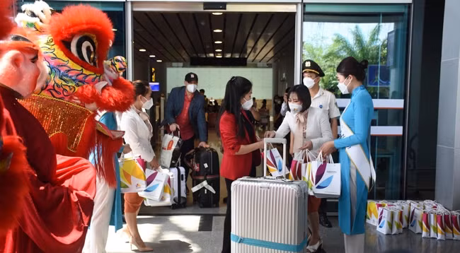 Дананг приветствовал более 300 иностранных туристов.