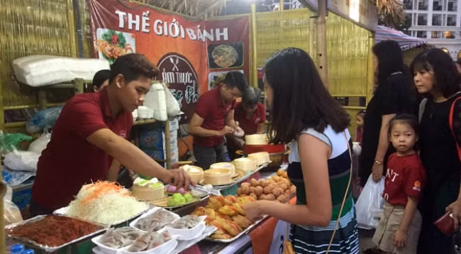 Фирменные блюда пользуются особенной популярностью на ярмарке. Фото: Кхань Нгуен 