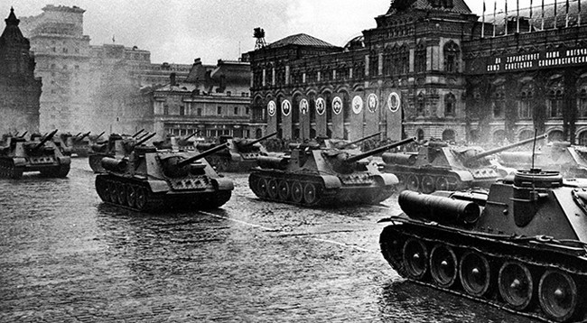 Первый Парад Победы на Красной площади.
