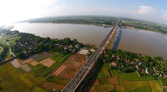 Красная река гордится своей историей и величественностью. Фото: hanoimoi.com.vn