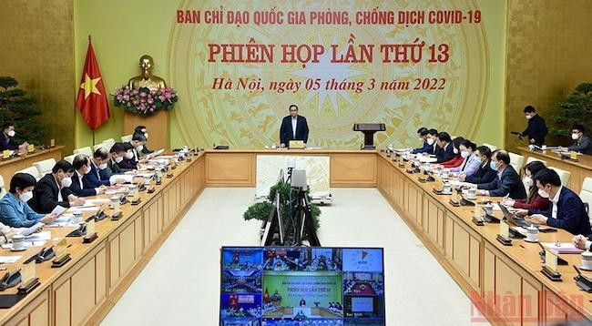 Премьер-министр Фам Минь Тьинь выступает на заседании. Фото: Чан Хай