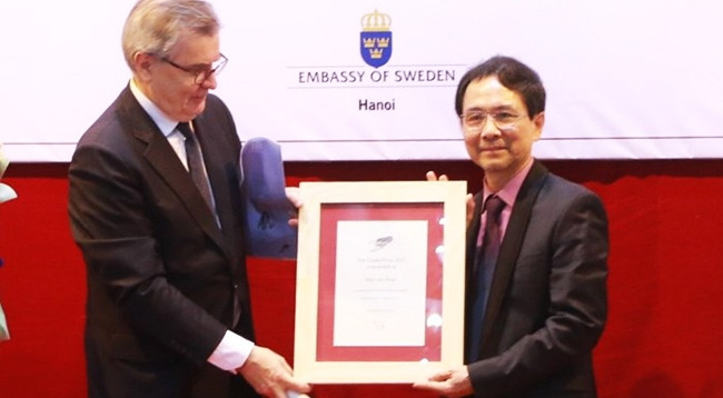 Вьетнамский поэт Май Ван Фан стал 10-м лауреатом данной премии. Фото: nld.com.vn