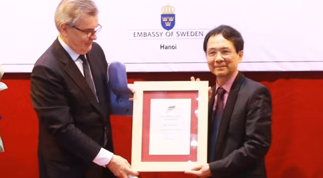 Вьетнамский поэт Май Ван Фан стал 10-м лауреатом данной премии. Фото: nld.com.vn