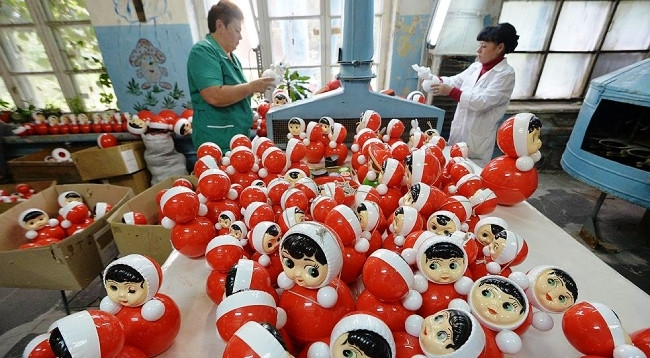 Русская неваляшка очень знакома всем вьетнамским детям. Фото: kommersant.ru