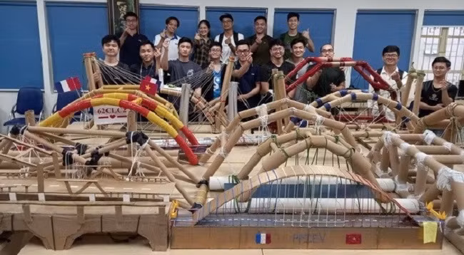 Франция всегда считает образование и подготовку кадров приоритетной целью в сотрудничестве с Вьетнамом. Фото: nuce.edu.vn