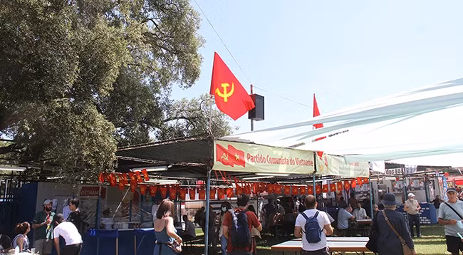 Стенд газеты «Нянзан» на фестивале.