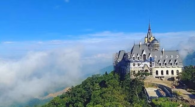 Облака и туман являются характерными для Тамдао. Фото: dulich.dantri.com.vn