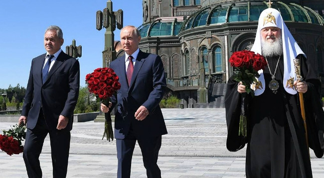 Министр обороны РФ Сергей Шойгу, Президент РФ Владимир Путин и патриарх Московский и всея Руси Кирилл. Фото: ТАСС
