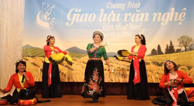 Художественный номер в рамках программы. Фото: vietnamplus.vn