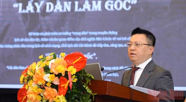 Товарищ Ле Куок Минь выступает с речью. Фото: Тхань Дат