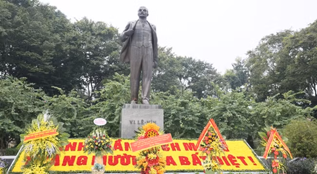 Памятник В.И. Ленину в Ханое. Фото: vufo.org.vn