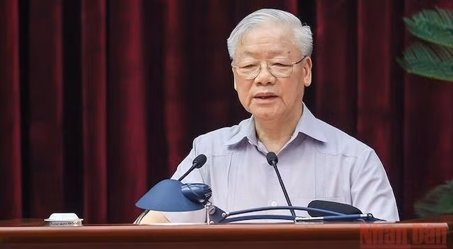 Генеральный секретарь ЦК КПВ Нгуен Фу Чонг выступает на конференции. Фото: Данг Кхоа