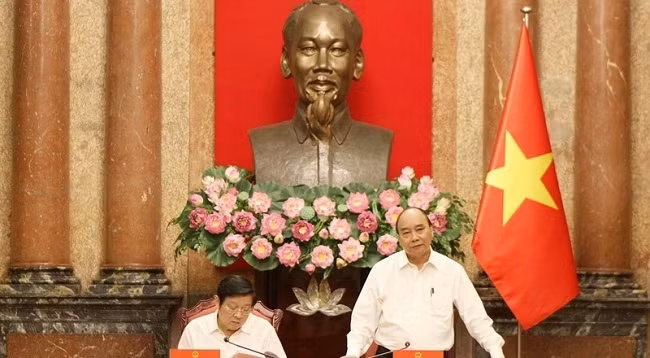 Президент Вьетнама Нгуен Суан Фук выступает с речью. Фото: Лам Хынг 