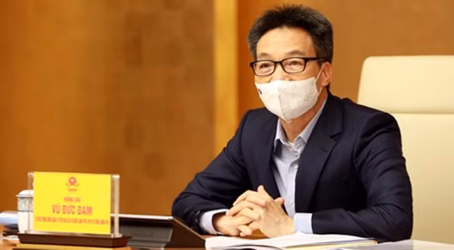 Вице-премьер Ву Дык Дам на рабочей встрече. Фото: VGP