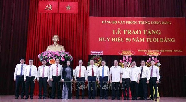 Делегаты на церемонии вручения. Фото: VNA
