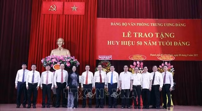 Делегаты на церемонии вручения. Фото: VNA