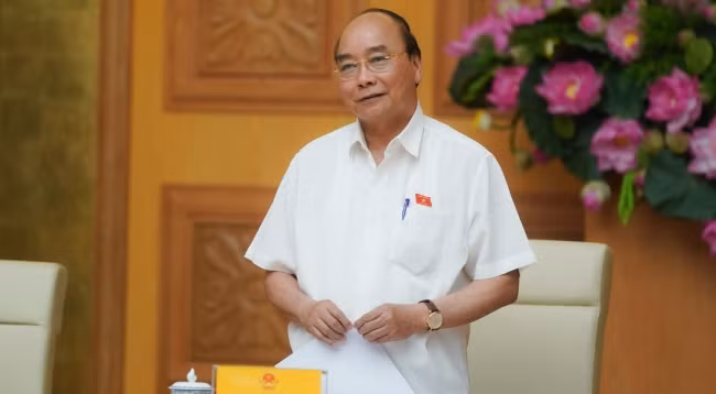 Премьер-министр Вьетнама Нгуен Суан Фук выступает на заседании. Фото: VGP