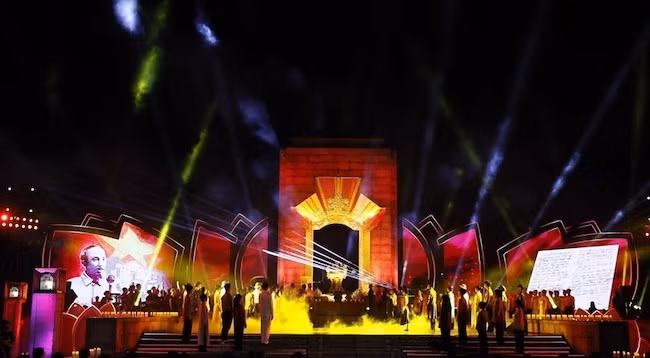 Художественный номер на церемонии. Фото: VNA