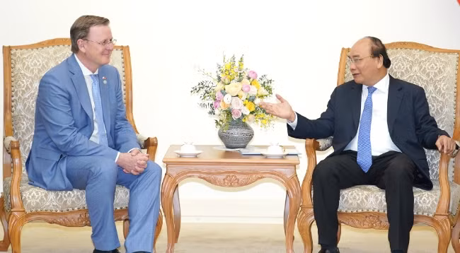Премьер-министр Вьетнама Нгуен Суан Фук (справа) и Премьер-министр федеральной земли Тюрингия (Германия) Бодо Рамелов. Фото: VGP 