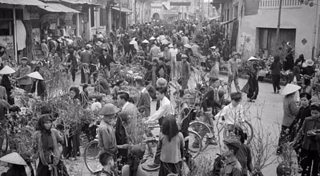 Цветочный рынок на улице Ханглыок. Фото: VNA