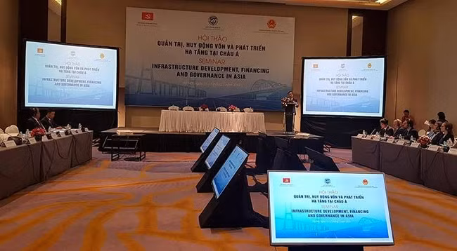 Форум открыл семинар «Управление, мобилизация капитала и развитие инфраструктуры – международный опыт и рекомендации для политики Вьетнама». Фото: sggp.org.vn