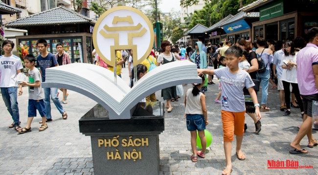 Книжная улица в Ханое. Фото: Тхань Тхе