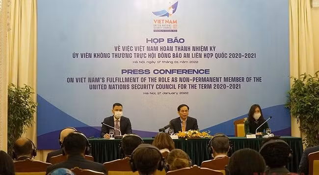 Общий вид международной пресс-конференции. Фото: Динь Чыонг