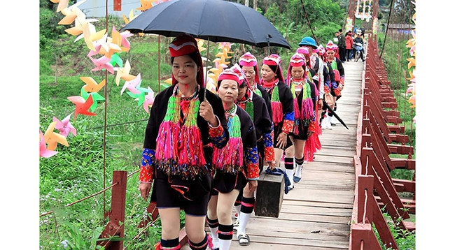 Женщины – представители народности Зао Тханьи. Фото: dulichvn.org.vn