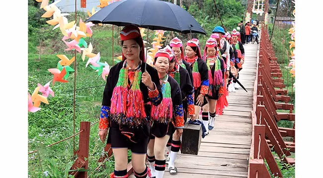 Женщины – представители народности Зао Тханьи. Фото: dulichvn.org.vn