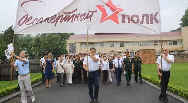 Акция в память о Великой Отечественной войне «Бессмертный полк» вызывает у россиян гордость за страну, грусть и радость, рассматривается как дань памяти предков.