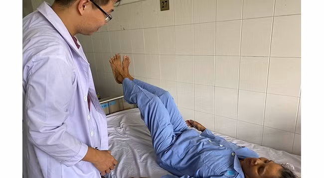 Замена позвонков является оптимальным методом для поддержки неврологической реабилитации для пациентки. Фото: baotintuc.vn