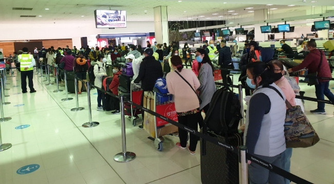 Вьетнамские граждане в аэропорту. Фото: МИД Вьетнама