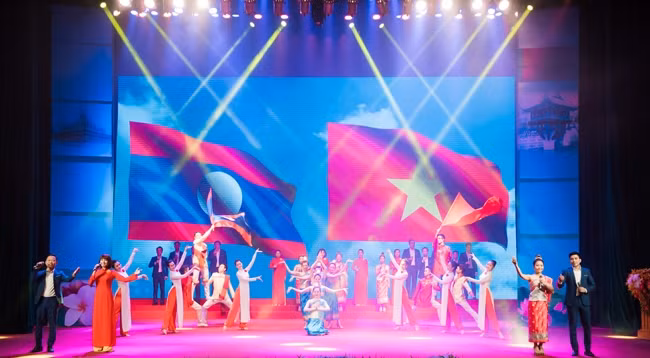 Вьетнам и Лаос постоянно укрепляют отношения солидарности и верности. Фото: vov.vn