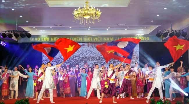 Программа дружественного обмена между Вьетнамом и Лаосом проведена в провинции Куангчи (Вьетнам). Фото: VOV