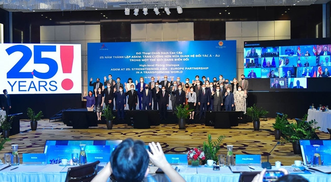 Делегаты на политическом диалоге на высоком уровне, посвященном 25-летию основания АСЕМ. Фото: baoquocte.vn