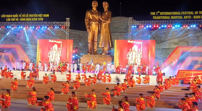 Фестиваль открылся вечером 8 августа.