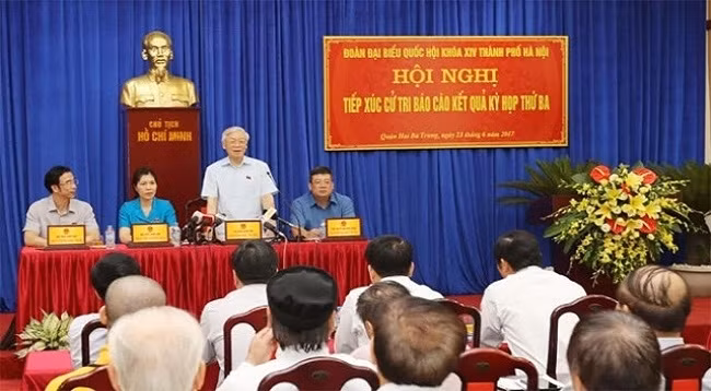 Генеральный секретарь ЦК КПВ Нгуен Фу Чонг встретился с избирателями ханойского района Хайбачынг.